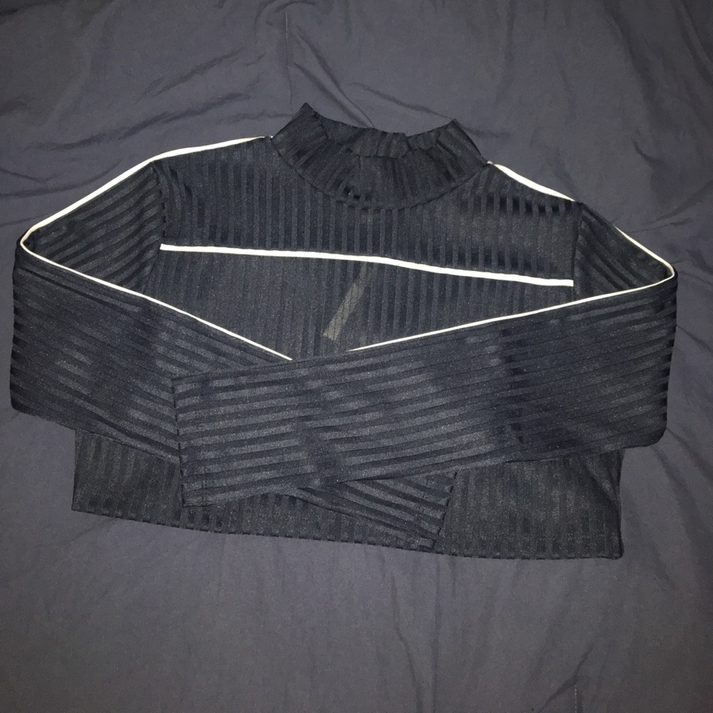 crop top with piping detail